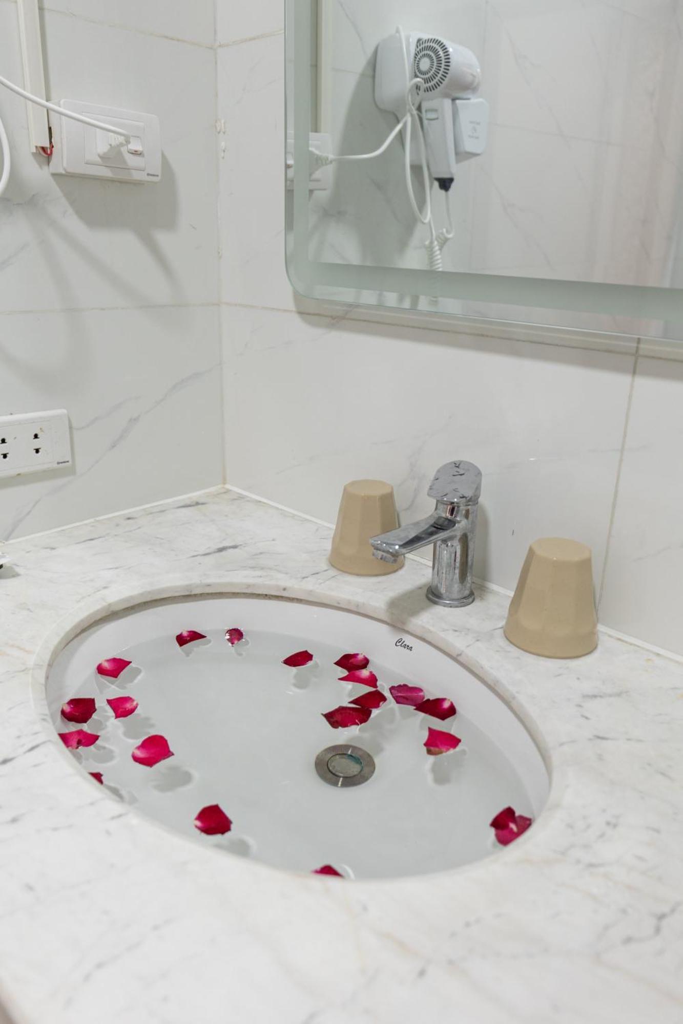 Hoang Gia Hotel Dong Anh Bagian luar foto