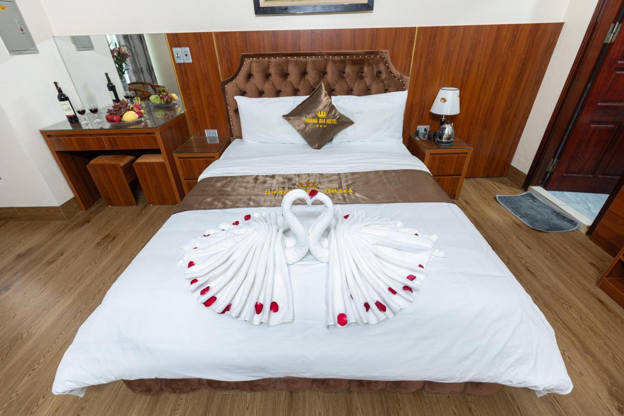 Hoang Gia Hotel Dong Anh Bagian luar foto
